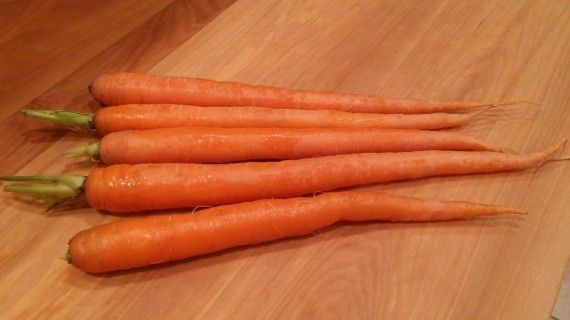Organic carrots - so purrrty